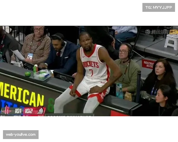 杜兰特不满球队连败摔水杯，更衣室矛盾亟待解决