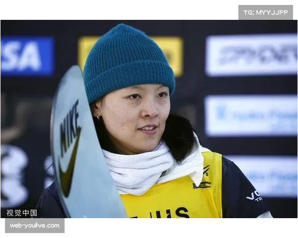 世界单板滑雪U型池锦标赛：中国选手蔡雪桐夺得银牌